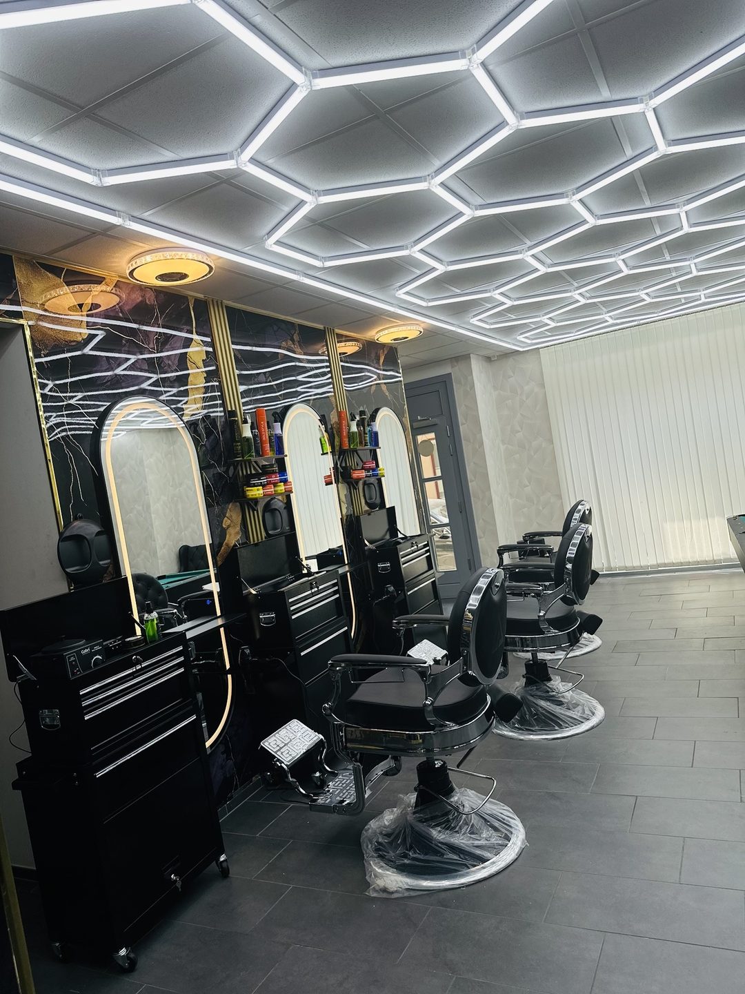 20 UR Barbershop
