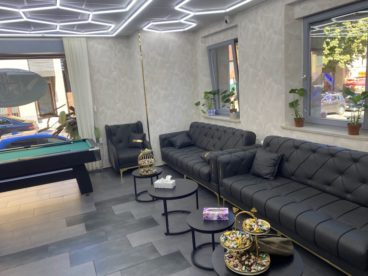 20 UR Barbershop